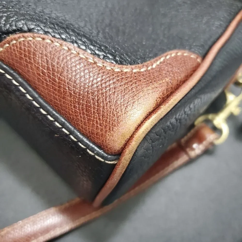 Liz Claiborne black & brown leather purse